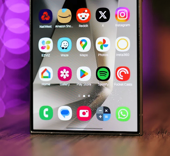 A Galaxy S24 with a screen that highlights the colors.